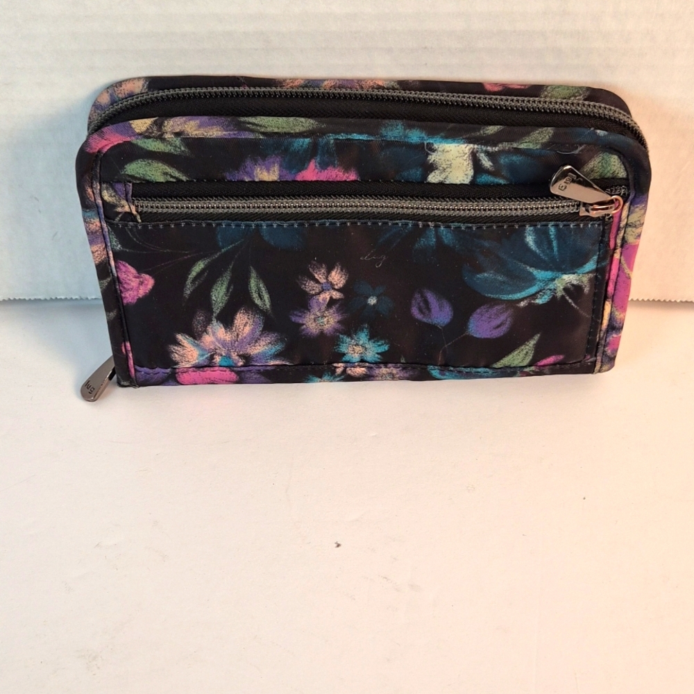 Lug- quilted nylon phone wallet